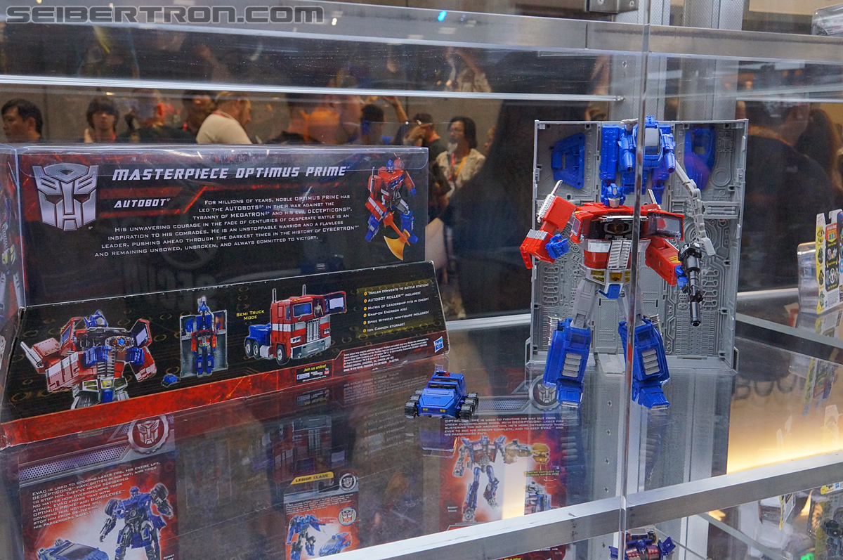 Hasbro Toys"R"Us Exclusive Masterpiece Optimus Prime Released
