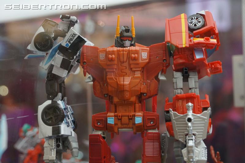 Transformers News: First In Hand Images of Betatron (Scattershot and 2016 Wave 2 Autobot limbs)