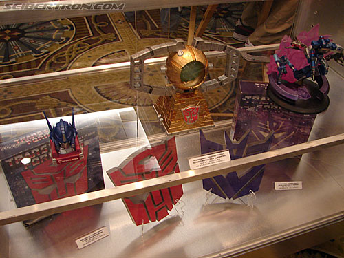 BotCon 2006 - Hasbro's Toy Display Cases