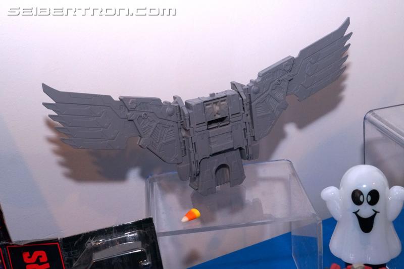 Transformers News: NYCC 2017: Gallery of Transformers Power of the Primes Predaking's Wings