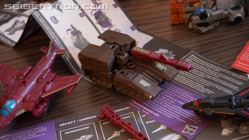 Transformers News: Unboxing Event gallery and video for Transformers War for Cybertron: SIEGE