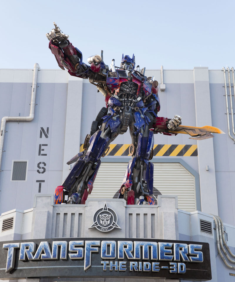Life-Size Optimus Prime atop Universal Orlando Resort’s TRANSFORMERS: The Ride 3D