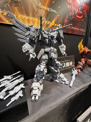 T-Spark Event Shows off Nucleon Quest Super Convoy, Macross7 Basara Prime, AM Predaking, ML Arcee