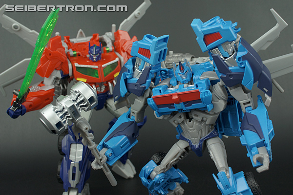 Re: New Galleries: Transformers Prime Beast Hunters Deluxe and Voyager Class