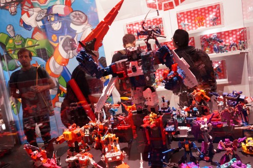 Diorama featuring Titans Return and Combiner Wars products