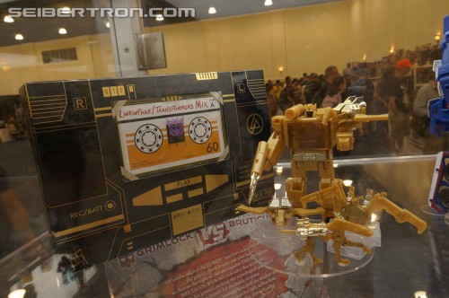 Hasbro Display: Linkin Park Soundwave set