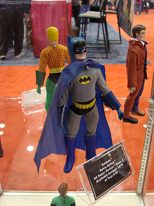 C2E2: Chicago Comic and Entertainment Expo - Transformers Event: Retro-Action DC Batman