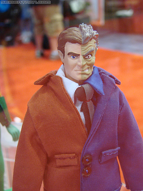 C2E2: Chicago Comic and Entertainment Expo - Transformers Event: Retro-Action DC Two Face