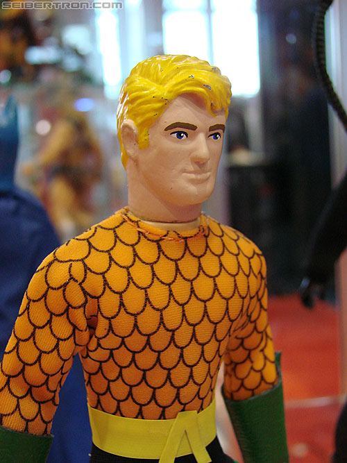 C2E2: Chicago Comic and Entertainment Expo - Transformers Event: Retro-Action DC Aquaman