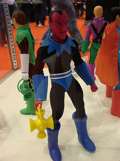 C2E2: Chicago Comic and Entertainment Expo - Transformers Event: Retro-Action DC Sinestro