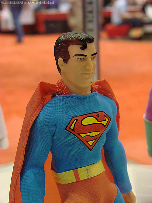 C2E2: Chicago Comic and Entertainment Expo - Transformers Event: Retro-Action DC Superman