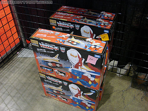 C2E2: Chicago Comic and Entertainment Expo - Transformers Event: Transformers Encore Sky Lynx for $25 a piece