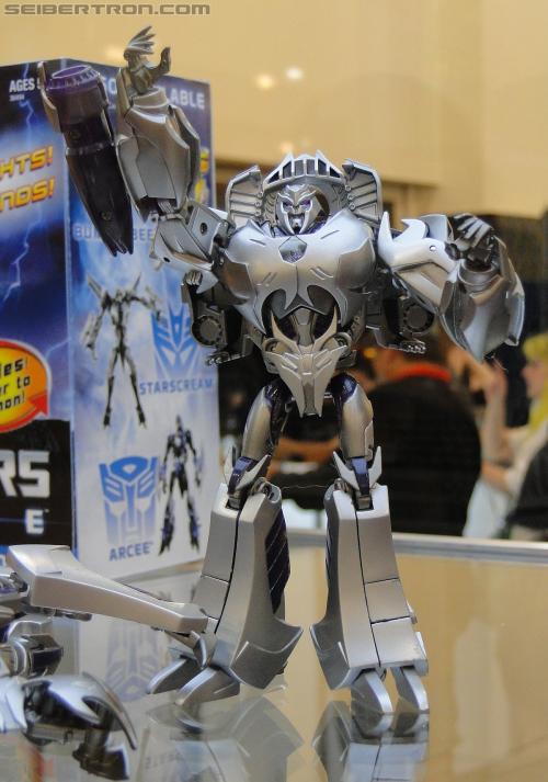 Botcon 2011: Transformers Prime Toys - Transformers Event: DSC10005