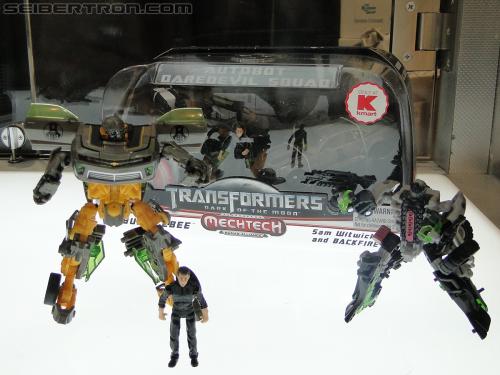 Botcon 2011: Transformers Retail Exclusives Display Area - Transformers Event: DSC09827