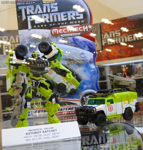 Botcon 2011: Dark of the Moon MechTech Display Area - Transformers Event: Mechtech-003