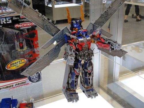 Botcon 2011: Dark of the Moon MechTech Display Area - Transformers Event: Mechtech-024