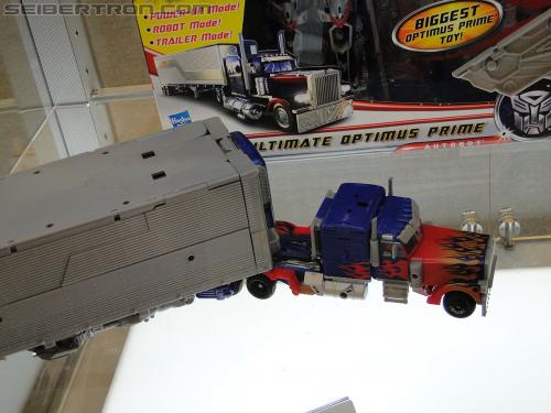 Botcon 2011: Dark of the Moon MechTech Display Area - Transformers Event: Mechtech-032