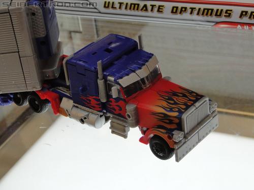 Botcon 2011: Dark of the Moon MechTech Display Area - Transformers Event: Mechtech-034