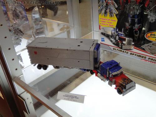Botcon 2011: Dark of the Moon MechTech Display Area - Transformers Event: Mechtech-036