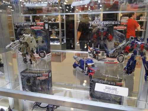 Botcon 2011: Dark of the Moon MechTech Display Area - Transformers Event: Mechtech-054