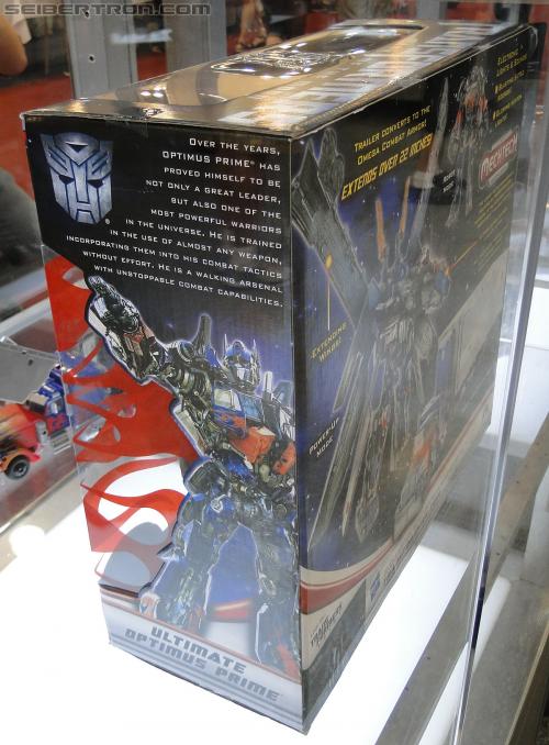 Botcon 2011: Dark of the Moon MechTech Display Area - Transformers Event: Mechtech-079