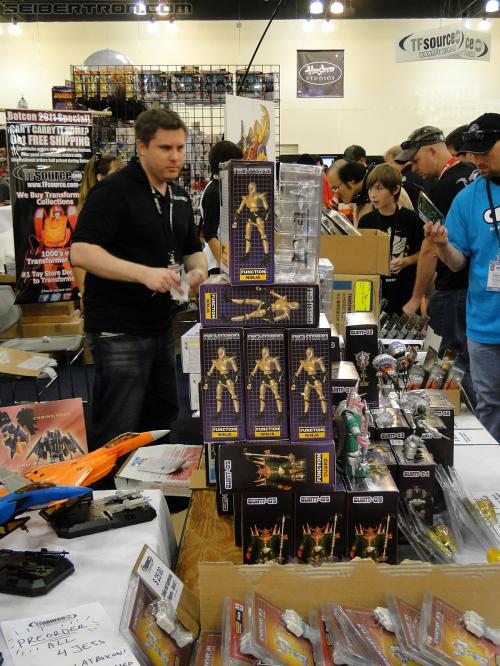 Botcon 2011: 3rd Party Products - Transformers Event: 3rd-party-011