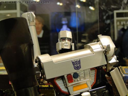 Botcon 2011: Hall of Fame Display Area - Transformers Event: DSC00549