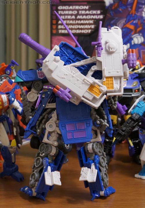 BotCon 2012: Exclusives - Transformers Event: DSC06043a