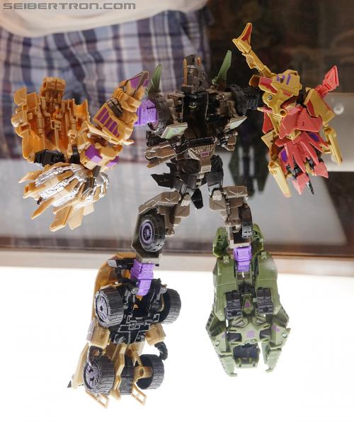BotCon 2012: SDCC Bruticus - Transformers Event: DSC06683