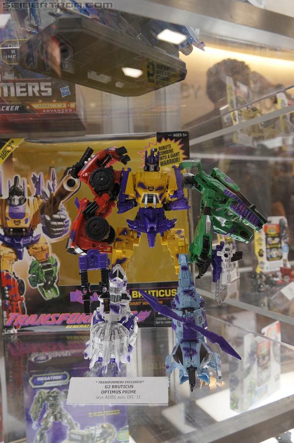 SDCC 2012: Transformers G2 Bruticus - Transformers Event: DSC02119