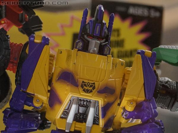 SDCC 2012: Transformers G2 Bruticus - Transformers Event: DSC02127a