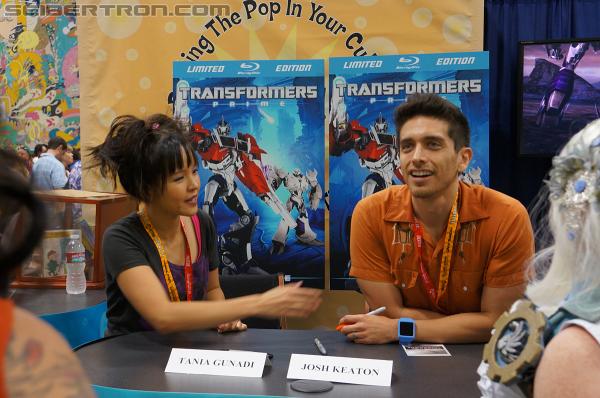 SDCC 2012: Seibertron.com visits with Transformers Prime's Jack and Miko - Transformers Event: DSC02978