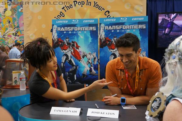 SDCC 2012: Seibertron.com visits with Transformers Prime's Jack and Miko - Transformers Event: DSC02980