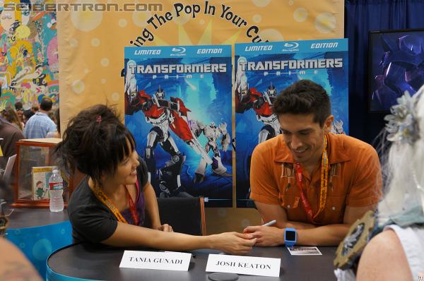 SDCC 2012: Seibertron.com visits with Transformers Prime's Jack and Miko - Transformers Event: DSC02985