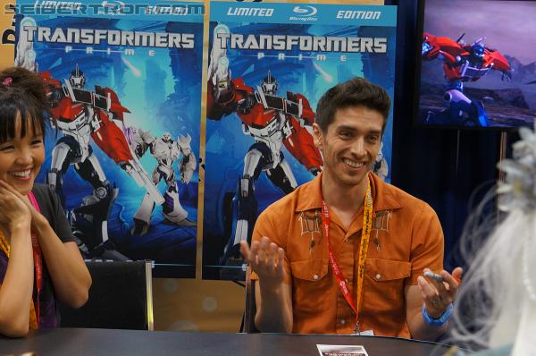 SDCC 2012: Seibertron.com visits with Transformers Prime's Jack and Miko - Transformers Event: DSC03003