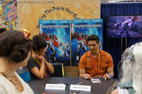 SDCC 2012: Seibertron.com visits with Transformers Prime's Jack and Miko - Transformers Event: DSC03008