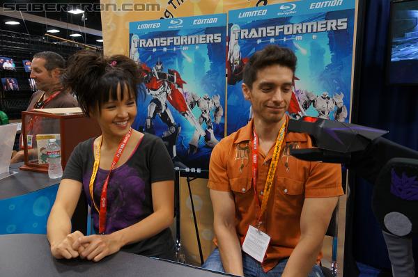 SDCC 2012: Seibertron.com visits with Transformers Prime's Jack and Miko - Transformers Event: DSC03048