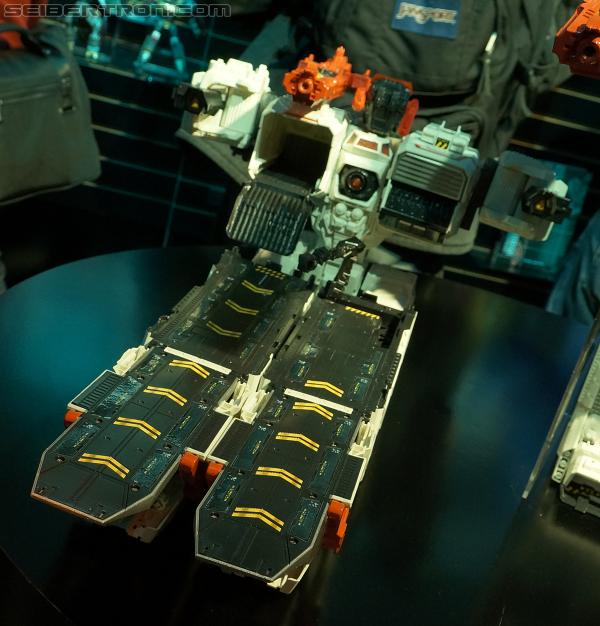 Toy Fair 2013: Transformers Titan Class Metroplex - Transformers Event: DSC02019a