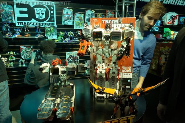 Toy Fair 2013: Transformers Titan Class Metroplex - Transformers Event: DSC02025