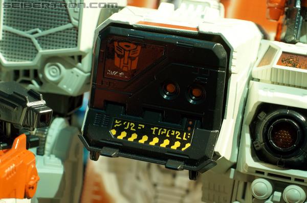Toy Fair 2013: Transformers Titan Class Metroplex - Transformers Event: DSC02034