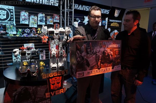 Toy Fair 2013: Transformers Titan Class Metroplex - Transformers Event: DSC02460