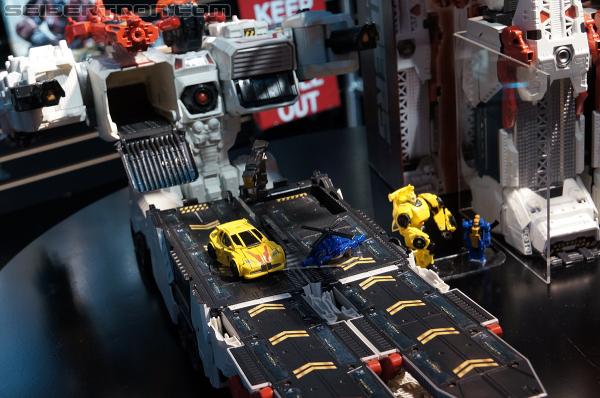 Toy Fair 2013: Transformers Titan Class Metroplex - Transformers Event: DSC02464