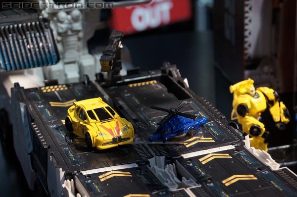 Toy Fair 2013: Transformers Titan Class Metroplex - Transformers Event: DSC02465