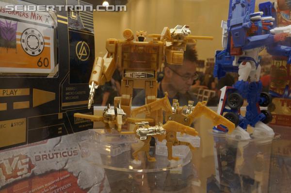 BotCon 2013: Hasbro Display: Linkin Park Soundwave set - Transformers Event: DSC06295a