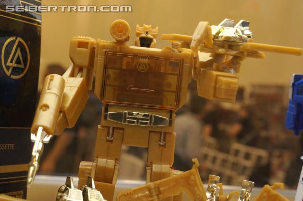 BotCon 2013: Hasbro Display: Linkin Park Soundwave set - Transformers Event: DSC06296