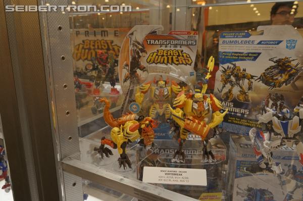 BotCon 2013: Hasbro Display: Beast Hunters and Beast Hunters Predacons Rising - Transformers Event: DSC16371