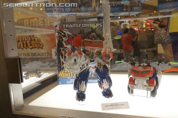 BotCon 2013: Hasbro Display: Beast Hunters and Beast Hunters Predacons Rising - Transformers Event: DSC16377