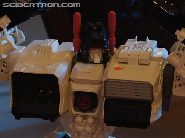 BotCon 2013: Hasbro Display: Generations - Transformers Event: DSC06613b