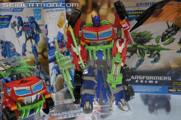 BotCon 2013: Upcoming Transformers Prime Beast Hunters products - Transformers Event: DSC06842