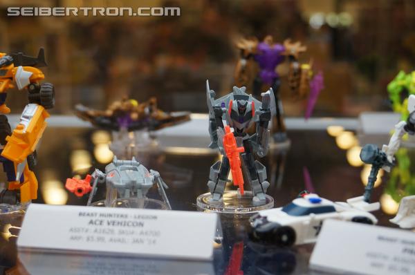 BotCon 2013: Upcoming Transformers Prime Beast Hunters products - Transformers Event: DSC06853